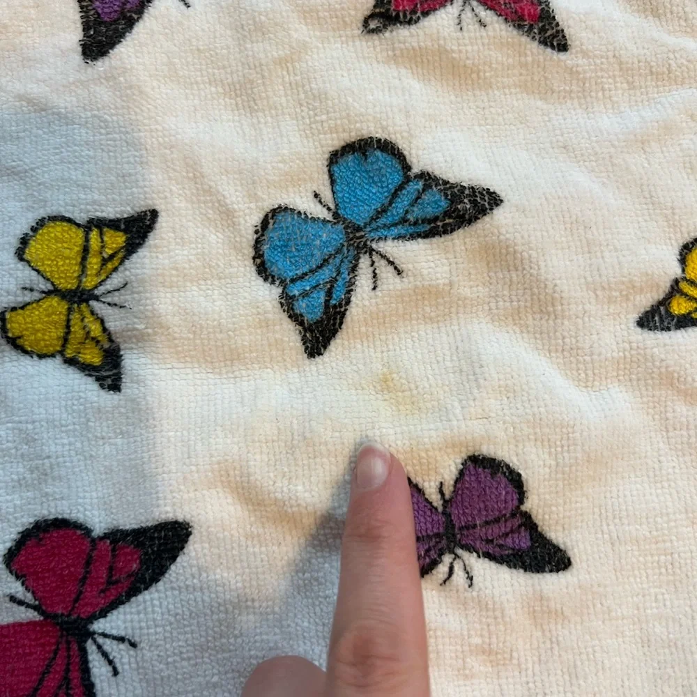 ⚪️Little girl one size multicolor butterfly washcloth, preowned⚪️
